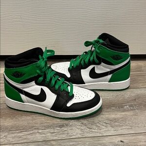 Nike Air Jordan 1 Boys Retro High OG, size 5 Green, Black, and White